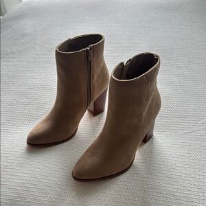 Elegant Tan Ankle Boots